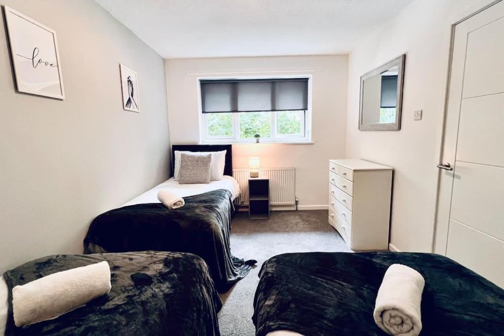 Urban Bliss Stylish Townhouse With Free Parking For A Convenient City Stay Liverpool Exterior foto