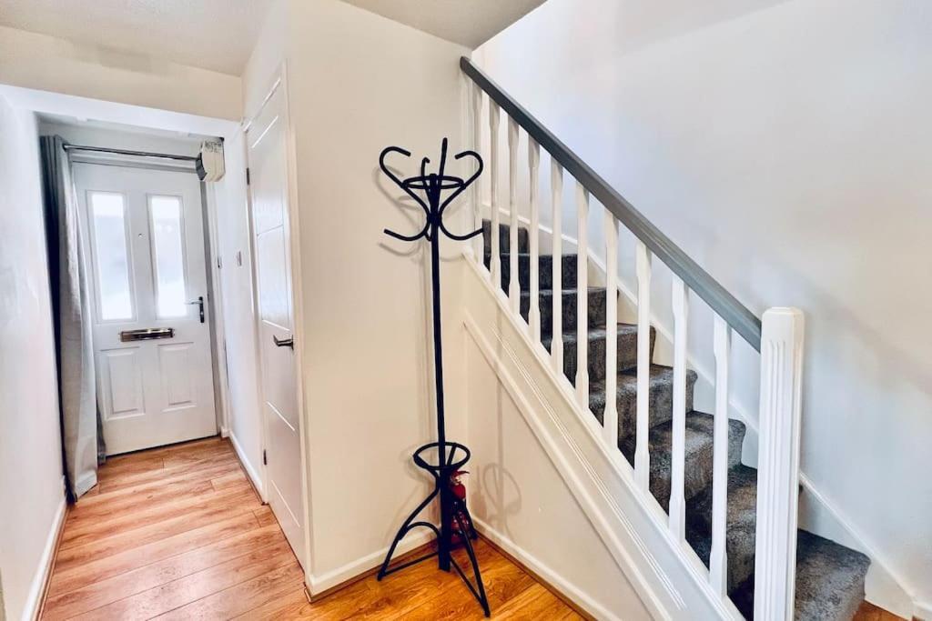 Urban Bliss Stylish Townhouse With Free Parking For A Convenient City Stay Liverpool Exterior foto
